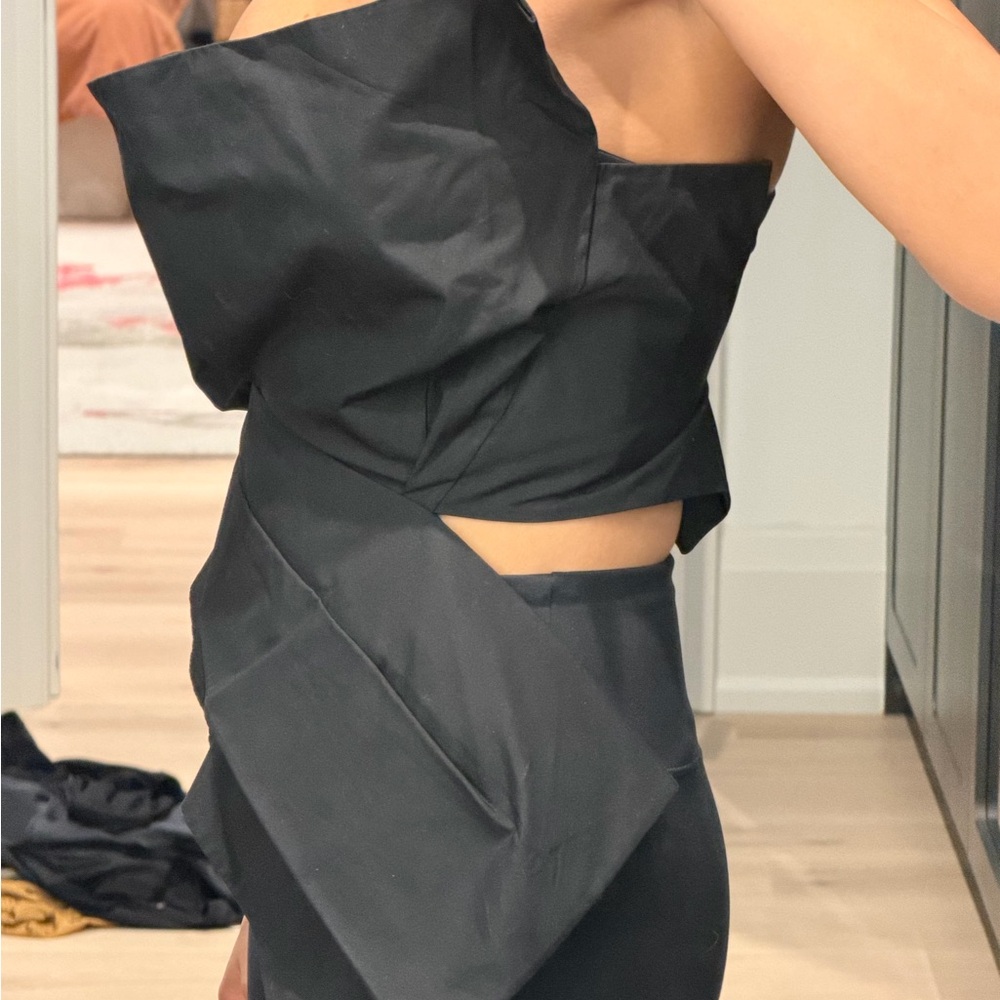 Chic Black Strapless Blouse - Picture 5 of 8